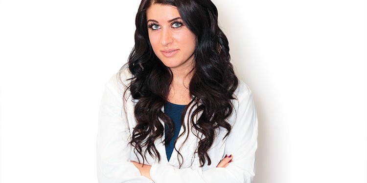 Natural Lash founder Jessica Linardi delivers safe and natural-looking eyelash extensions right here in Vaughan