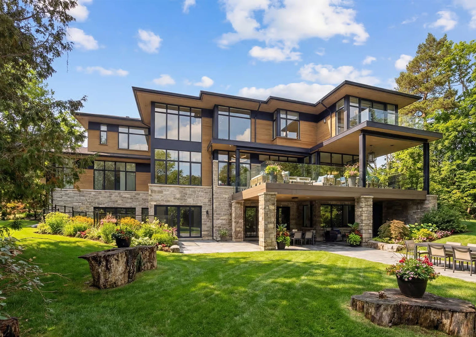 Hammond3 The Glass House at Cachet is defined by its striking interplay of stone, glass and clean architectural lines. | Photo Courtesy Of Hammond International Properties